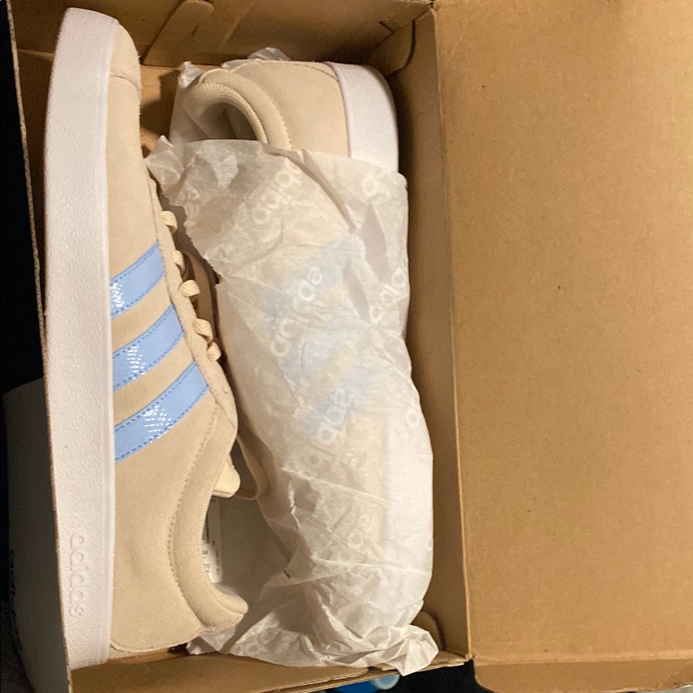 Women’s VL Court Sneakers